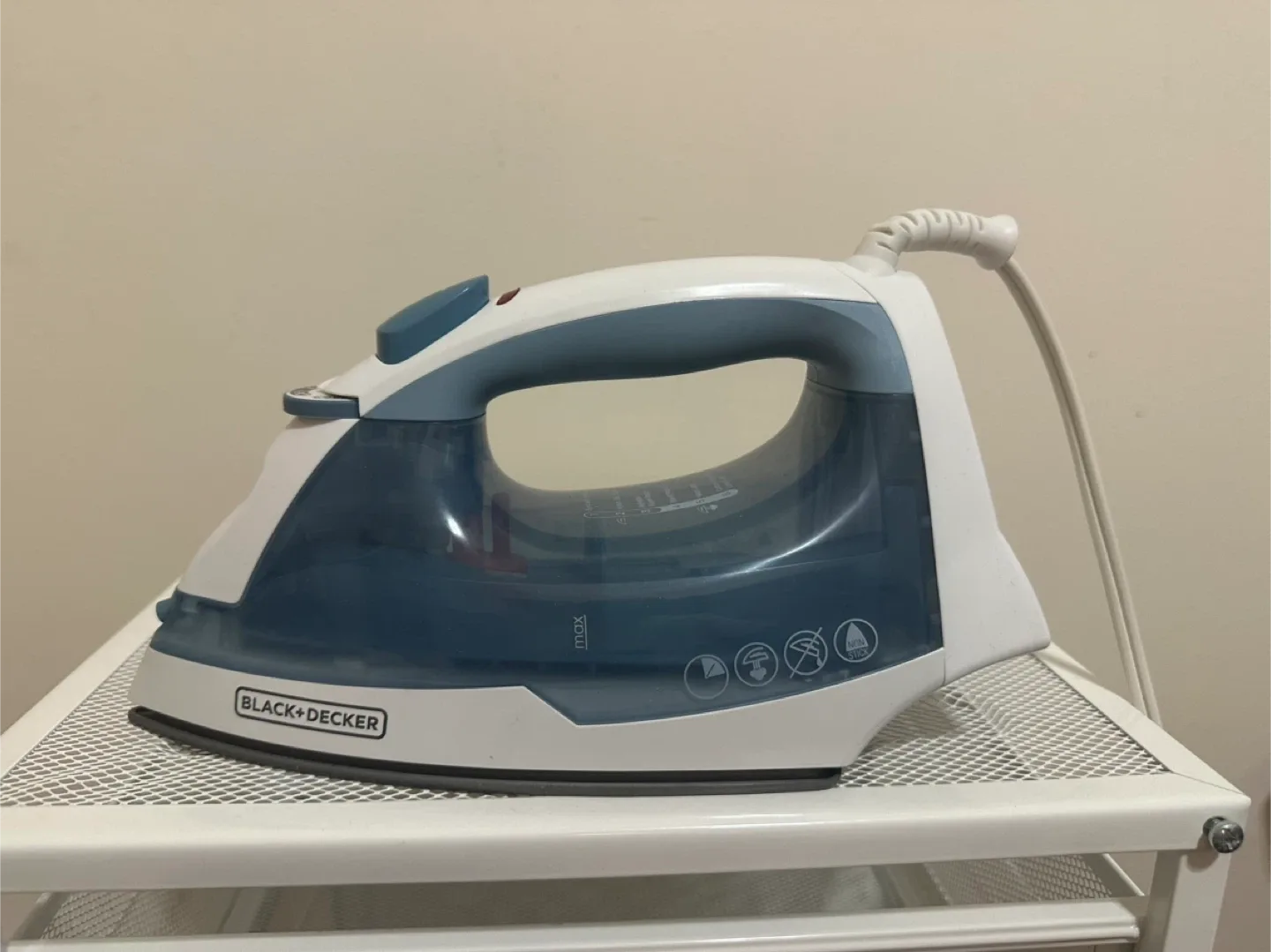 BLACK+DECKER Easy Steam Nonstick Iron thumbnail