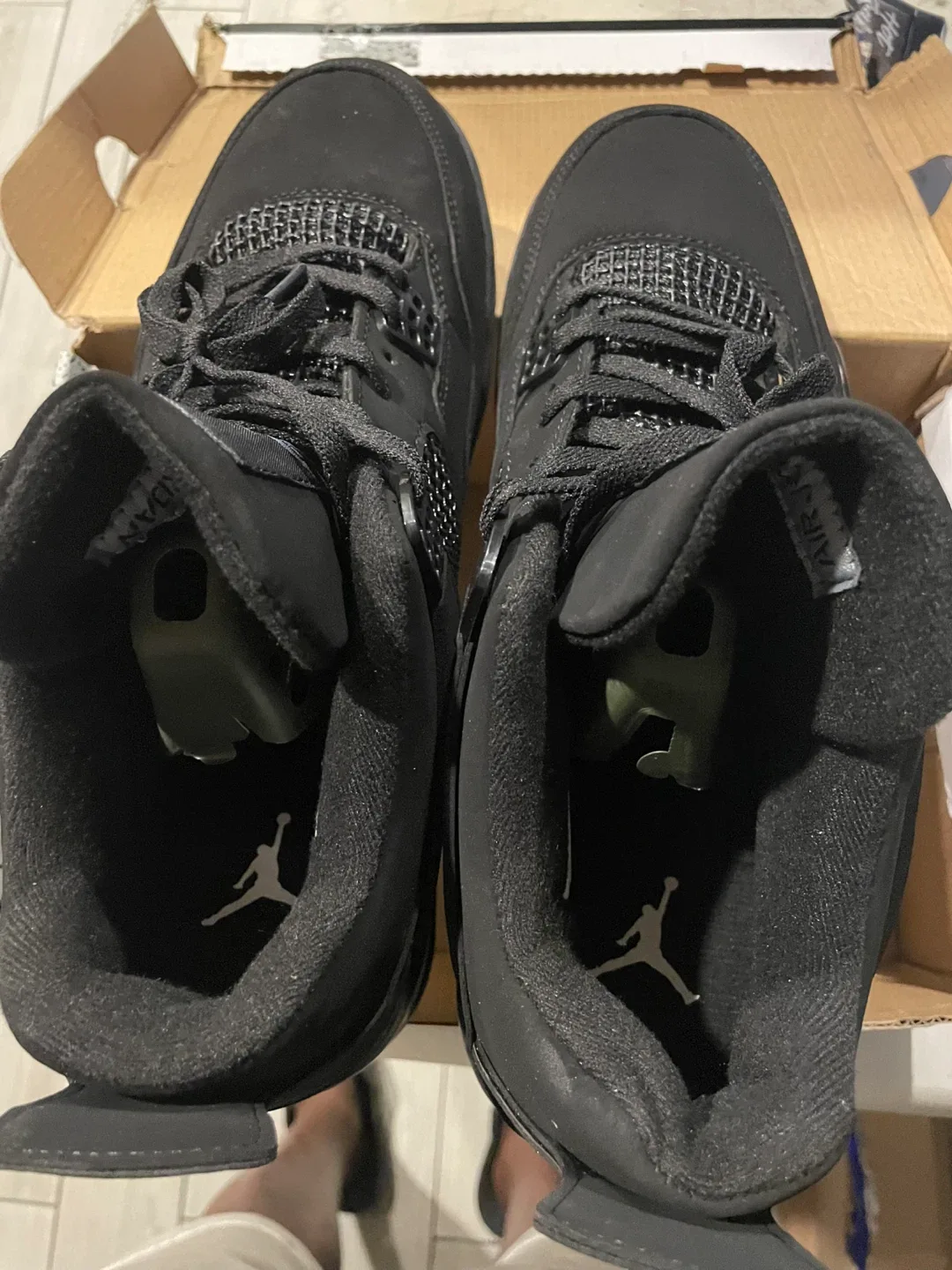 Air Jordan 4 Retro Black Cat Size 12 image indicator(2)