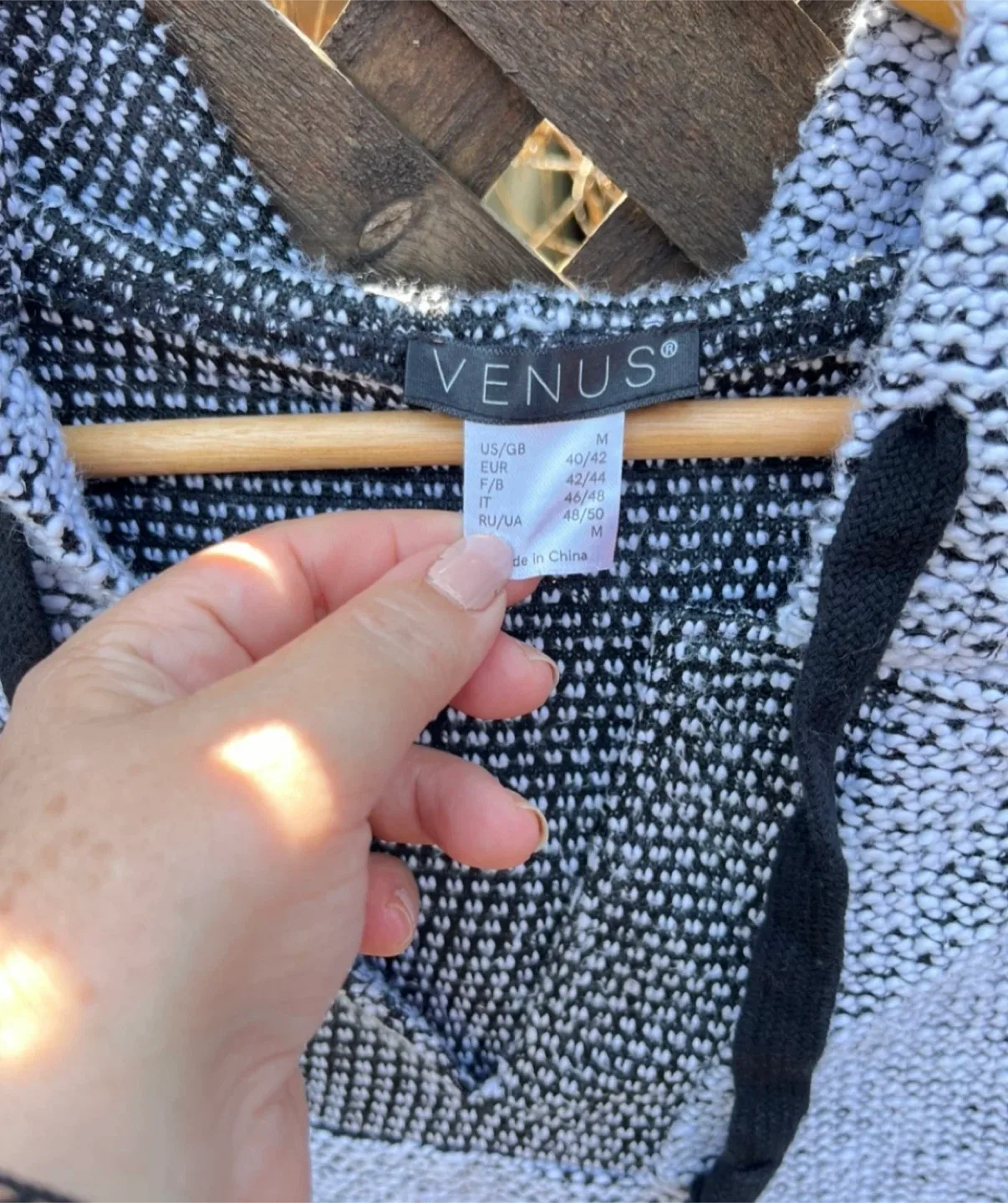 Venus Hoodie - Size M image indicator(3)