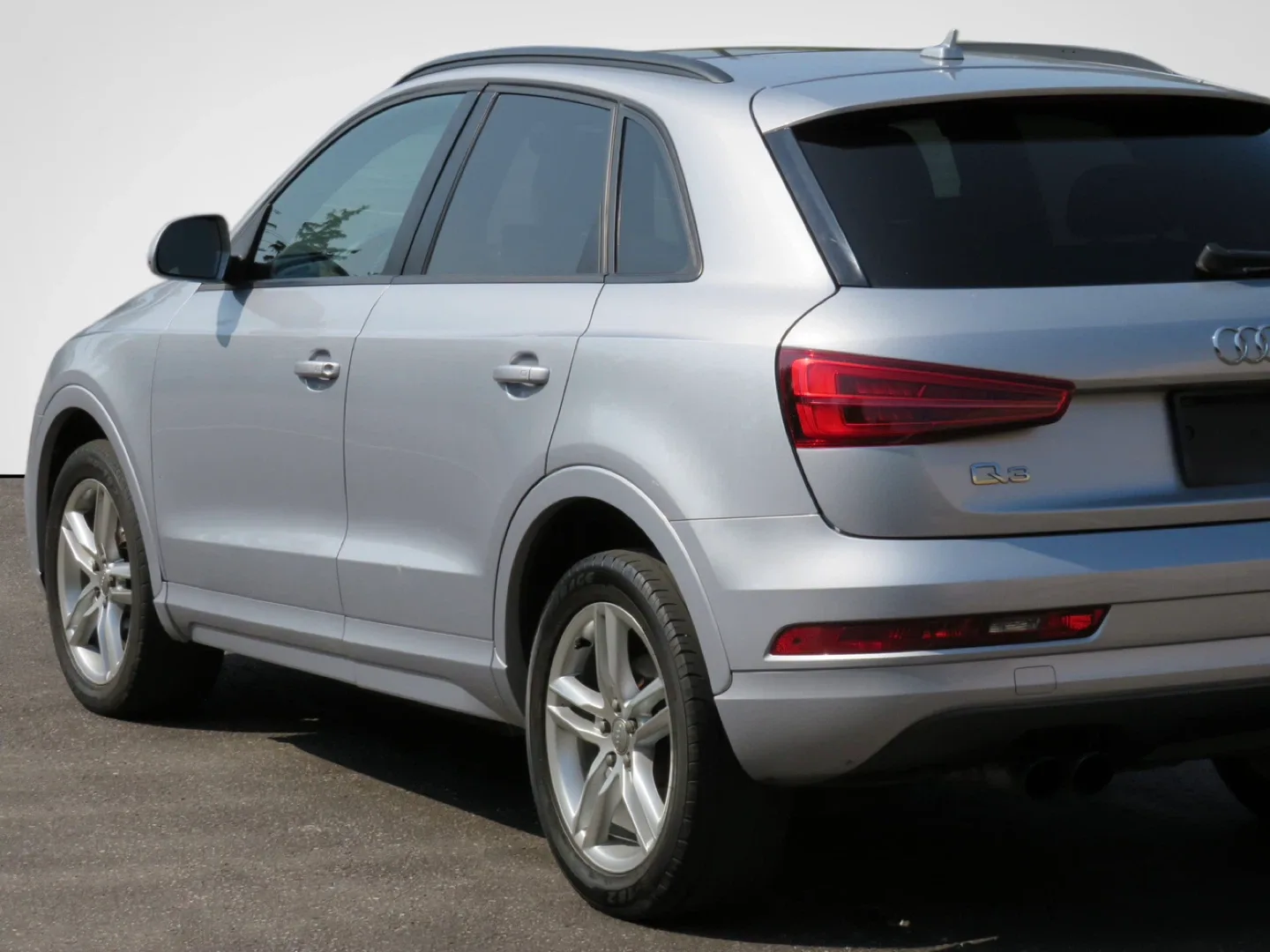 2017 Silver Audi Q3 SUV image indicator(5)