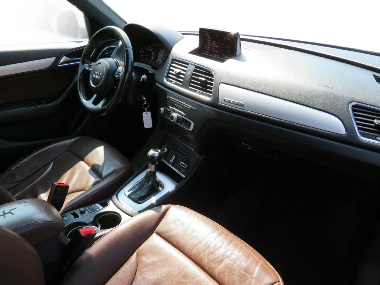 2017 Silver Audi Q3 SUV image indicator(9)