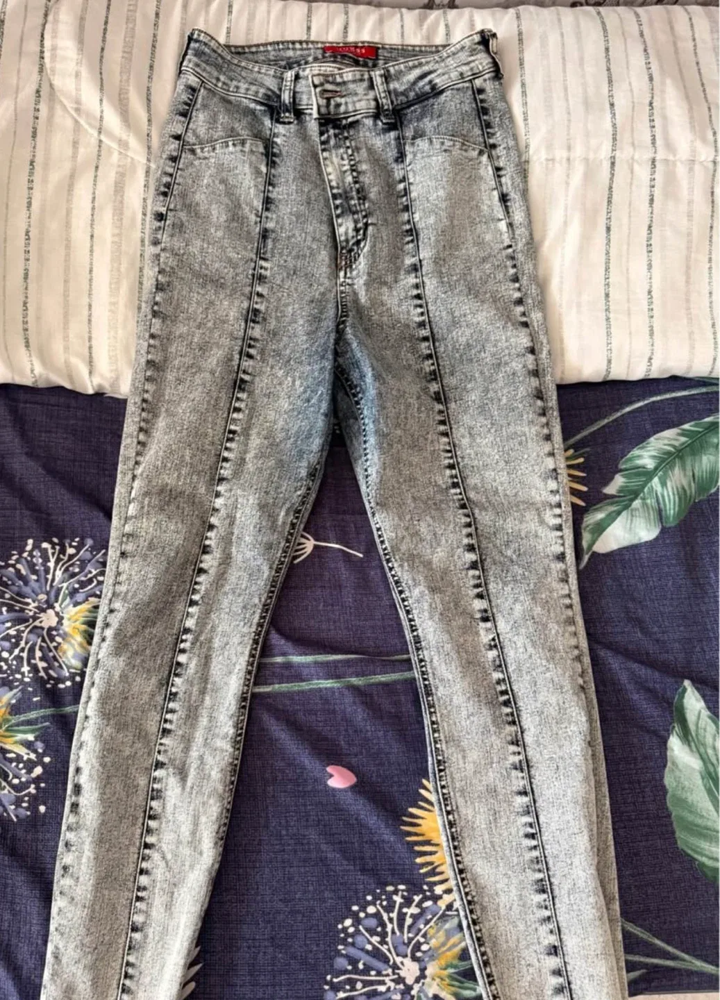 Guess High Waisted Jeans - Size 25 thumbnail