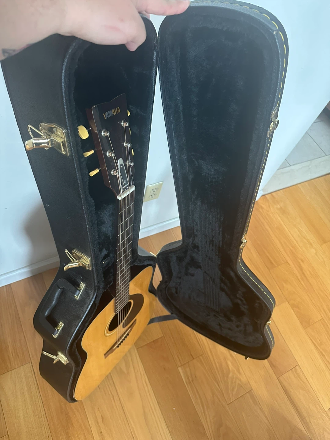 Yamaha Guitar W/Case - photo 2