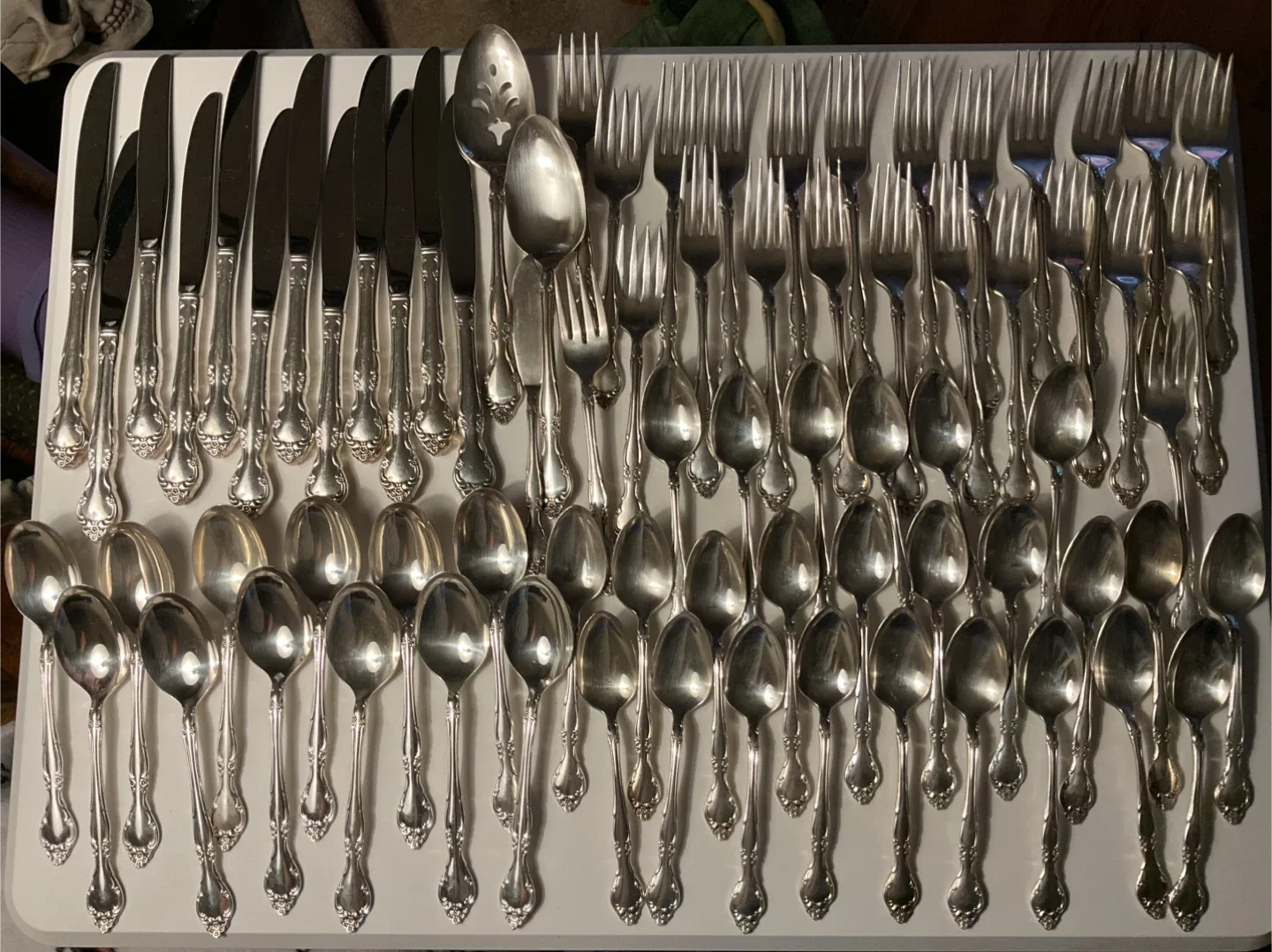 VINTAGE AFFECTION ONEIDA SILVERPLATE FLATWARE SET (76 PIECES) image indicator(2)