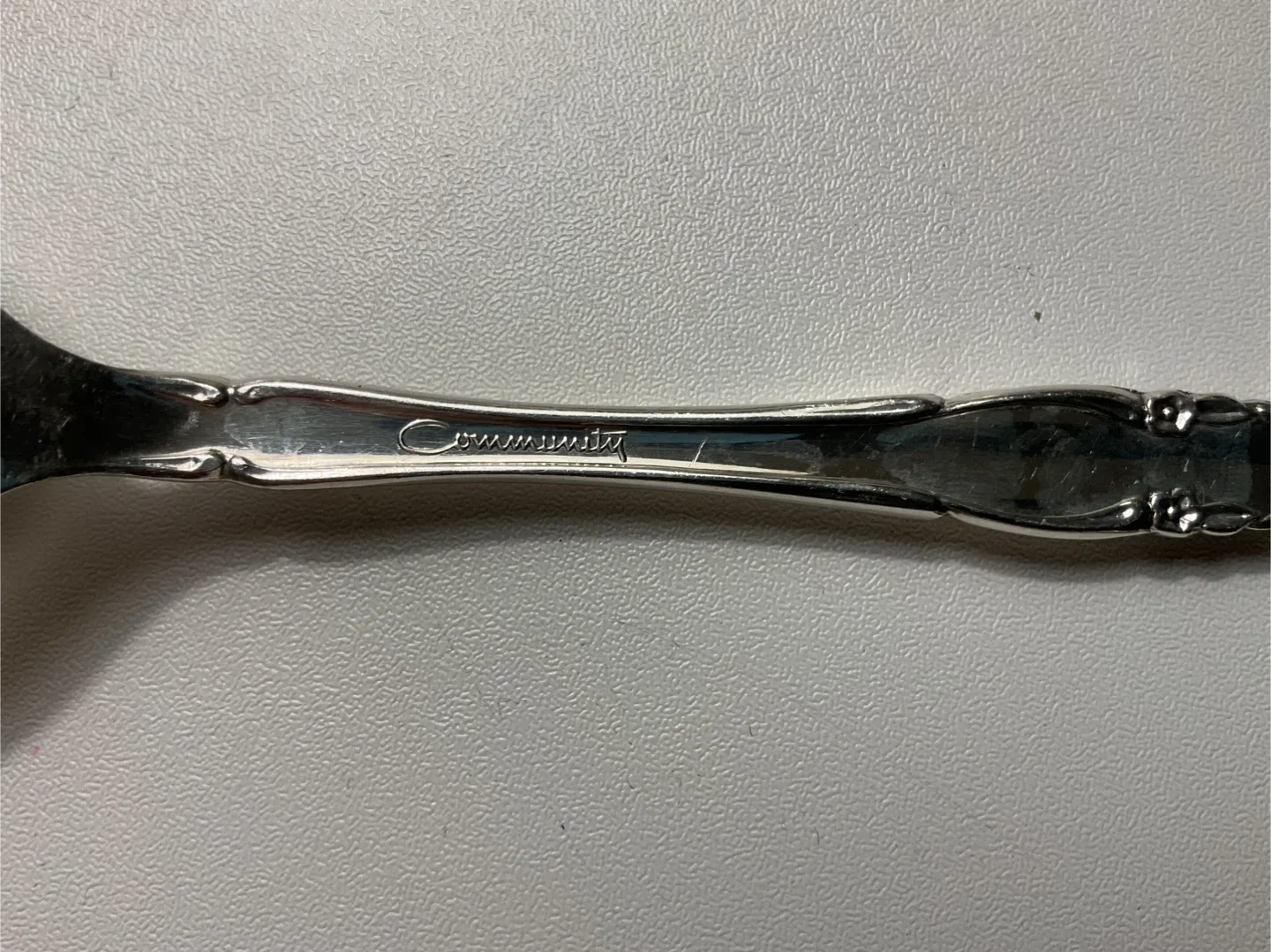 VINTAGE AFFECTION ONEIDA SILVERPLATE FLATWARE SET (76 PIECES) image indicator(8)