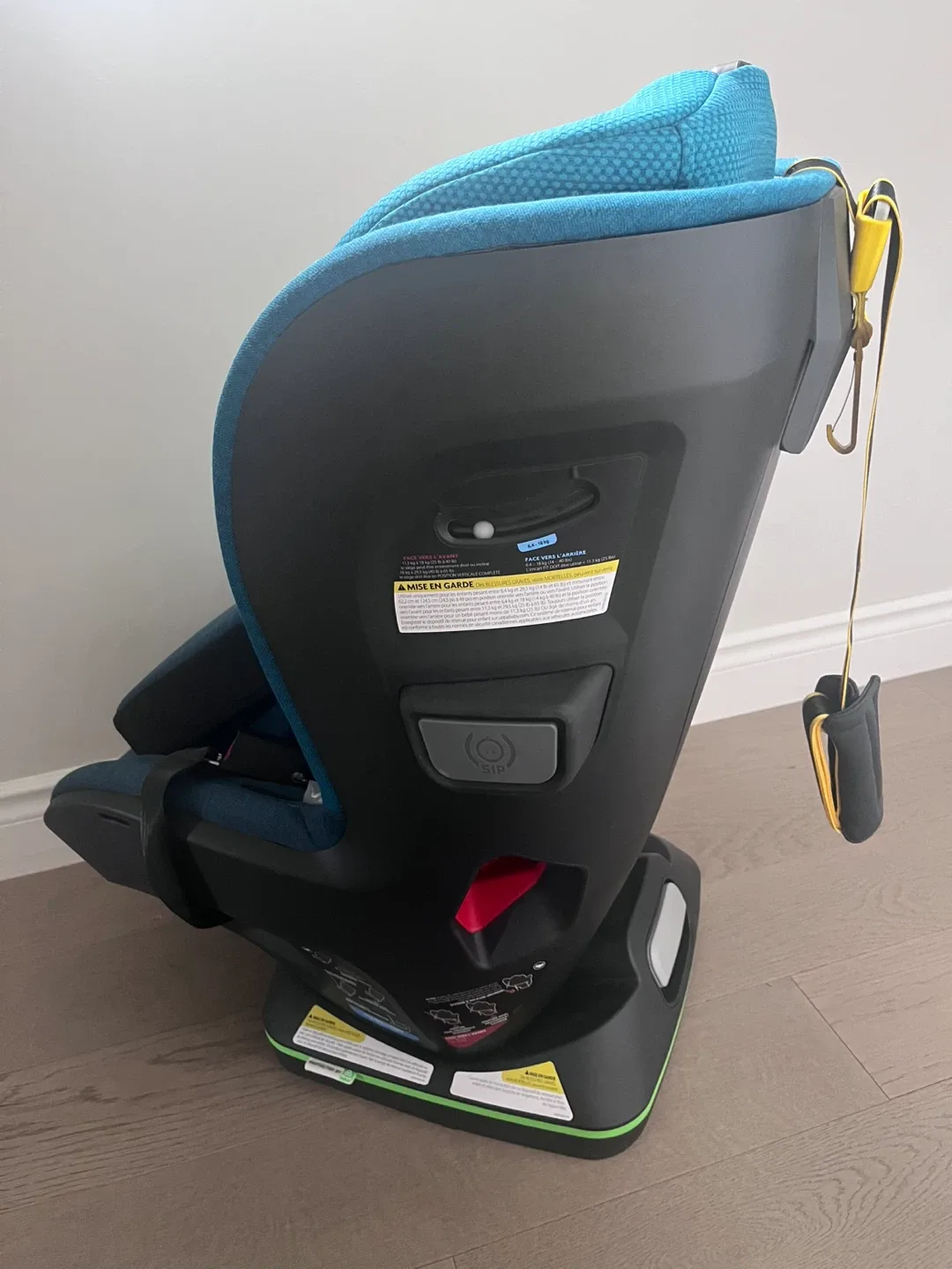 UPPAbaby Convertible Car Seat with all documentation - Lucca image indicator(10)