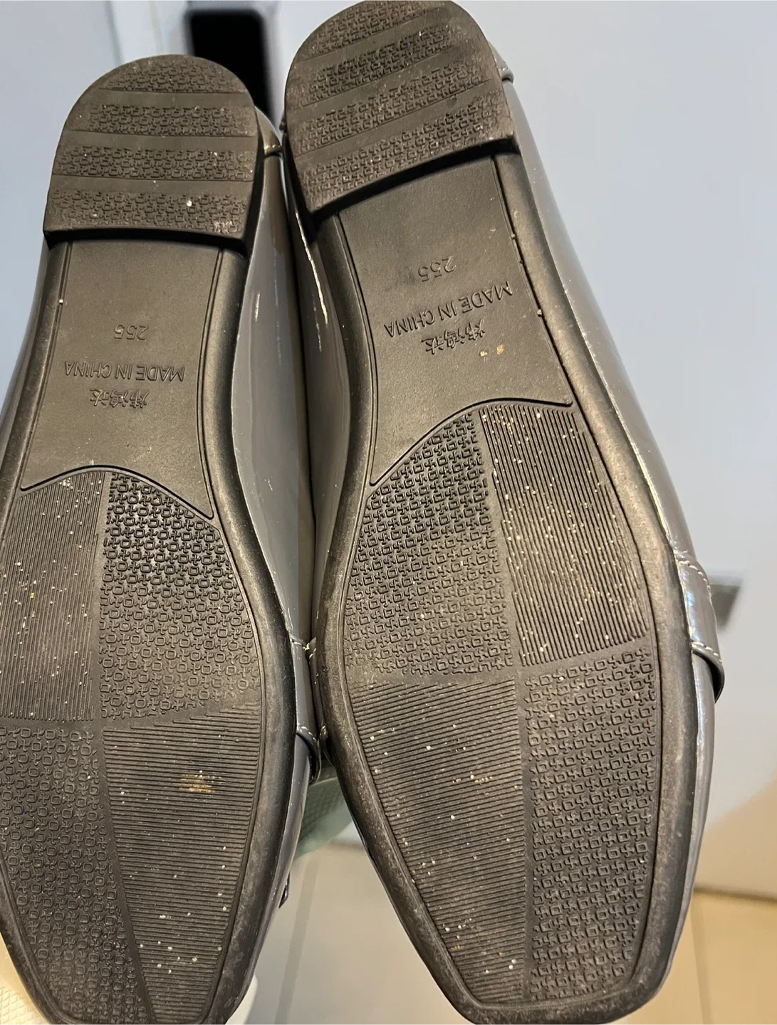 Grey Flats - Size 255 image indicator(2)