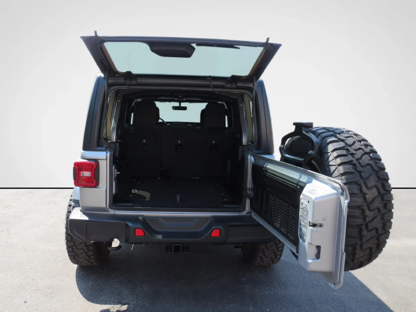 2019 Jeep Wrangler Unlimited Sahara image indicator(5)