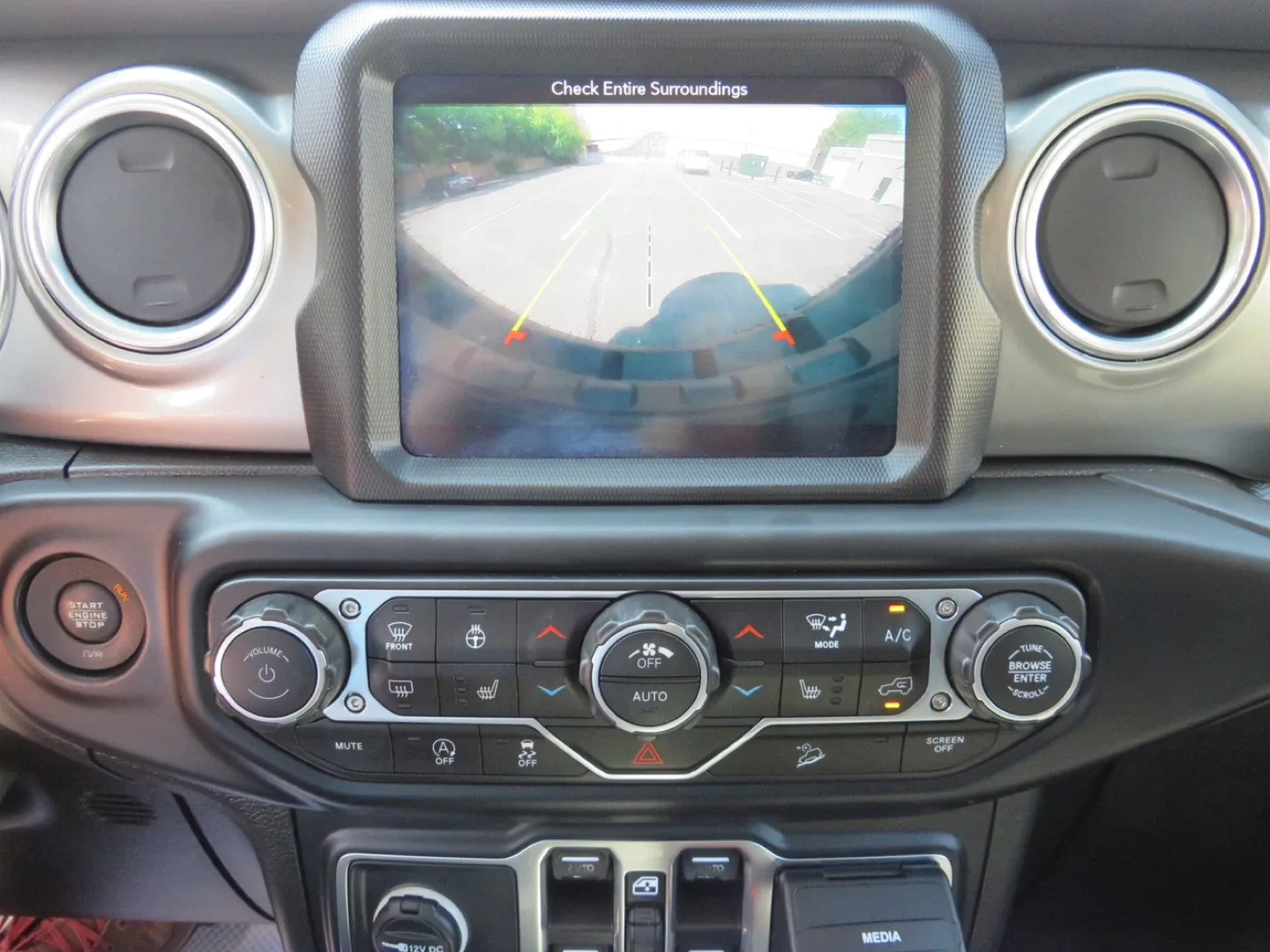 2019 Jeep Wrangler Unlimited Sahara image indicator(7)