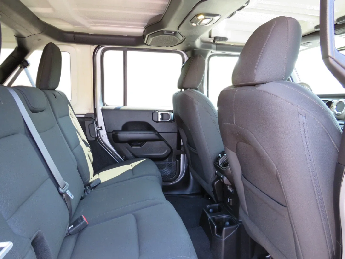 2019 Jeep Wrangler Unlimited Sahara image indicator(9)