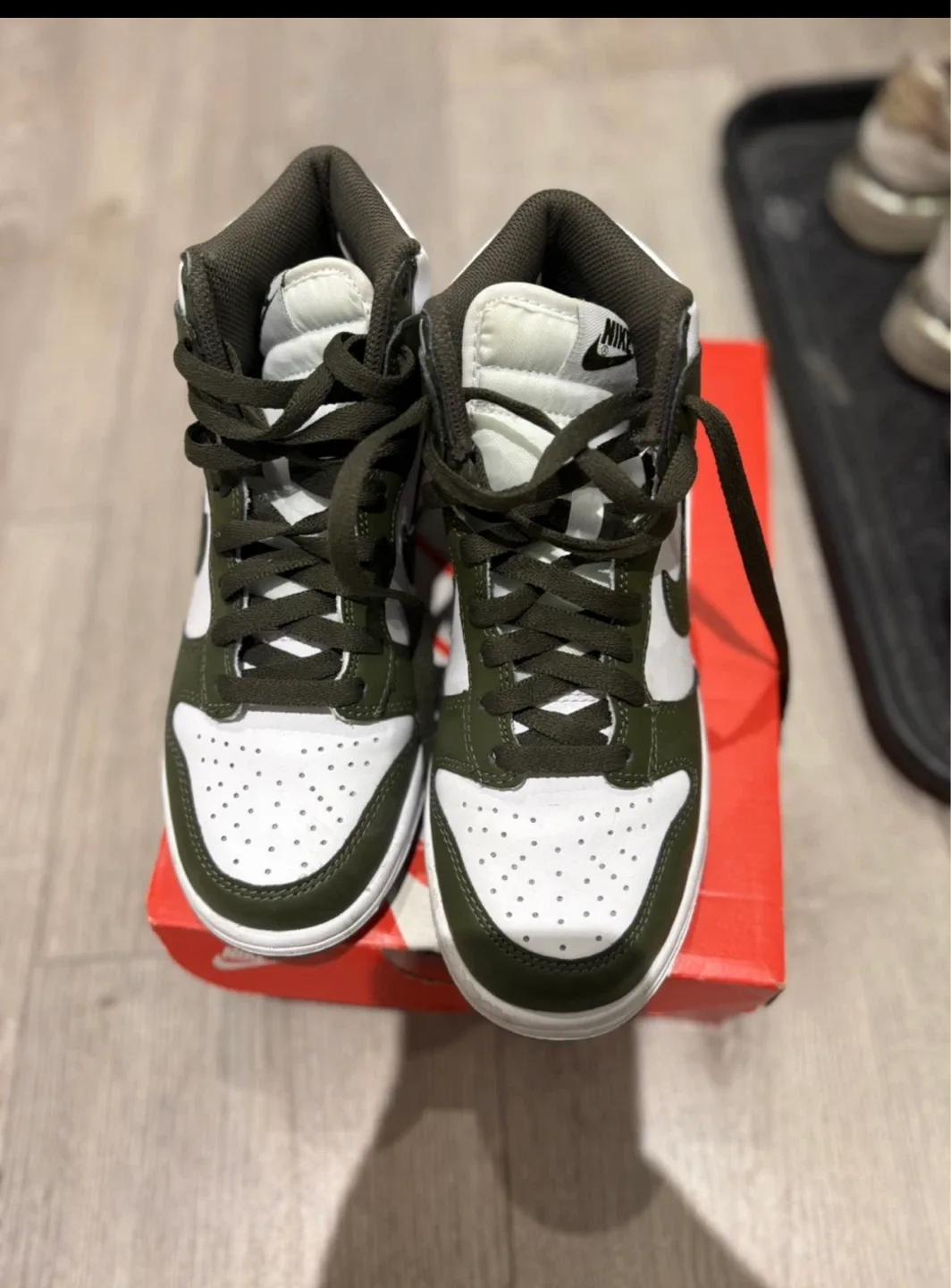 Nike Dunk High Olive Green, Size 5Y image indicator(2)