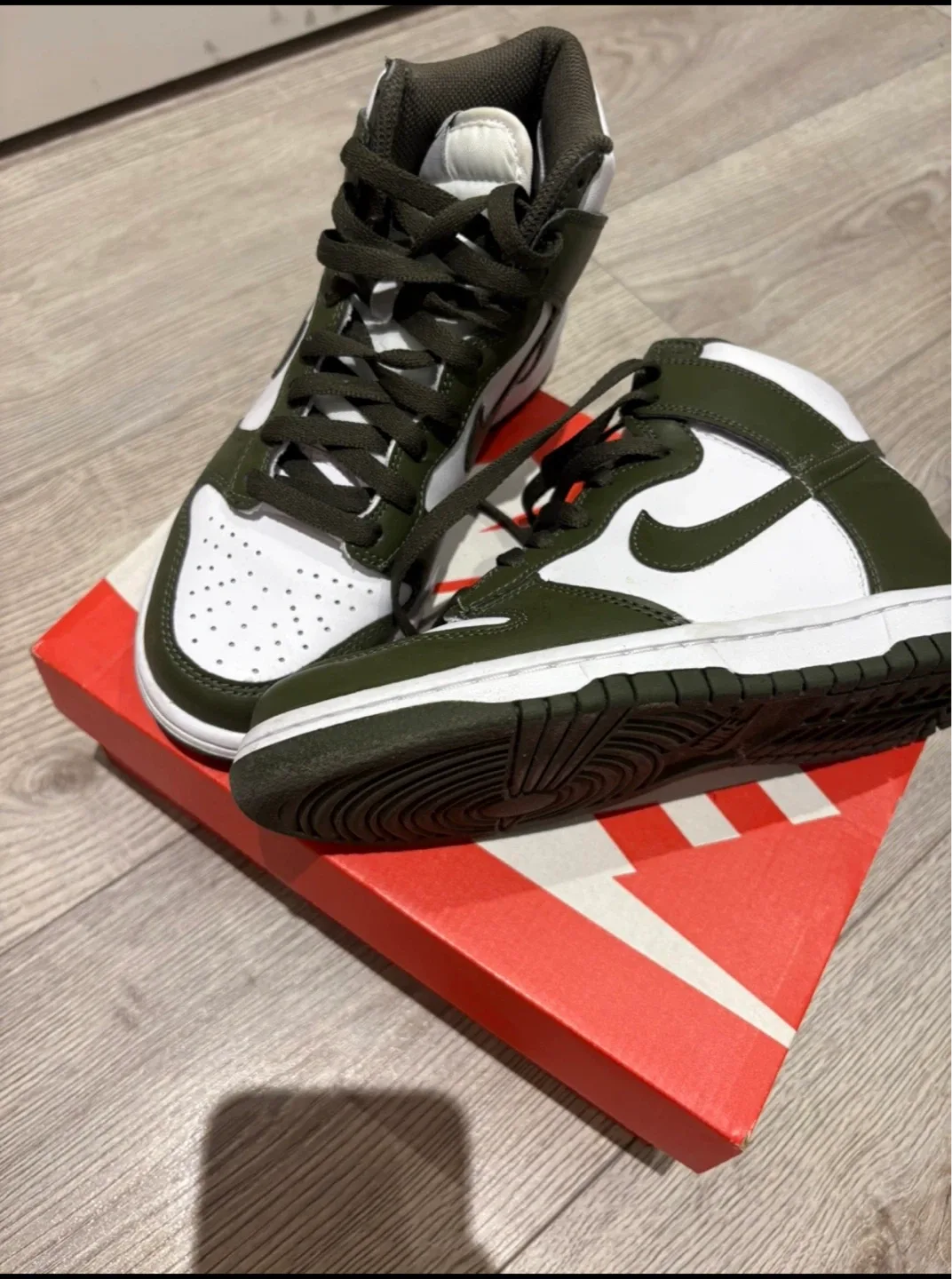 Nike Dunk High Olive Green, Size 5Y image indicator(3)