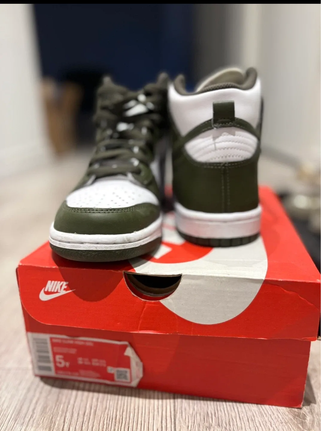 Nike Dunk High Olive Green, Size 5Y image indicator(4)