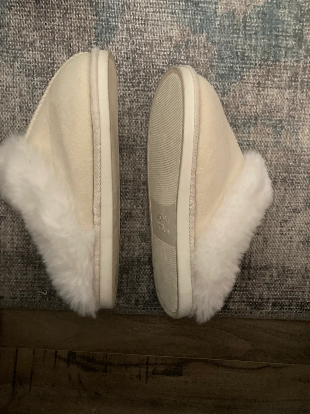 Slide on slippers image indicator(2)