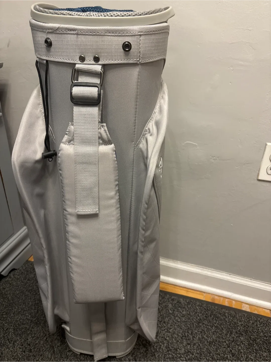 TaylorMade Golf Bag - Gray image indicator(2)