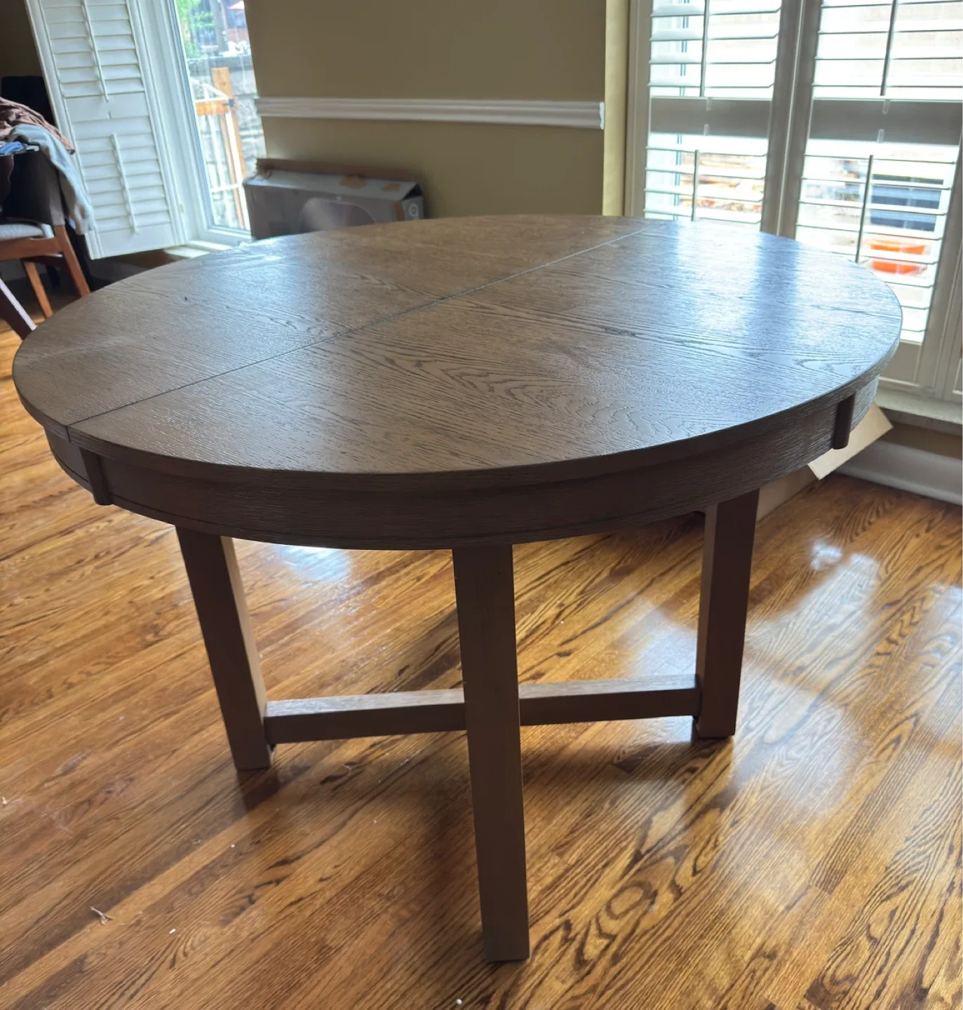 Round Extendable Dining Table thumbnail