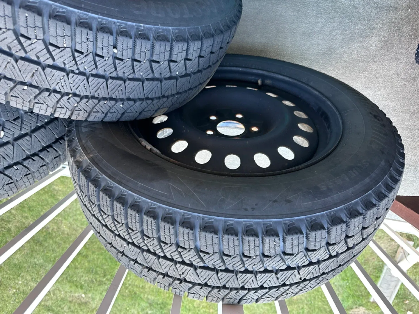 Rav 4 Bridgestone Blizzark winter Studless Winter Tires image indicator(5)