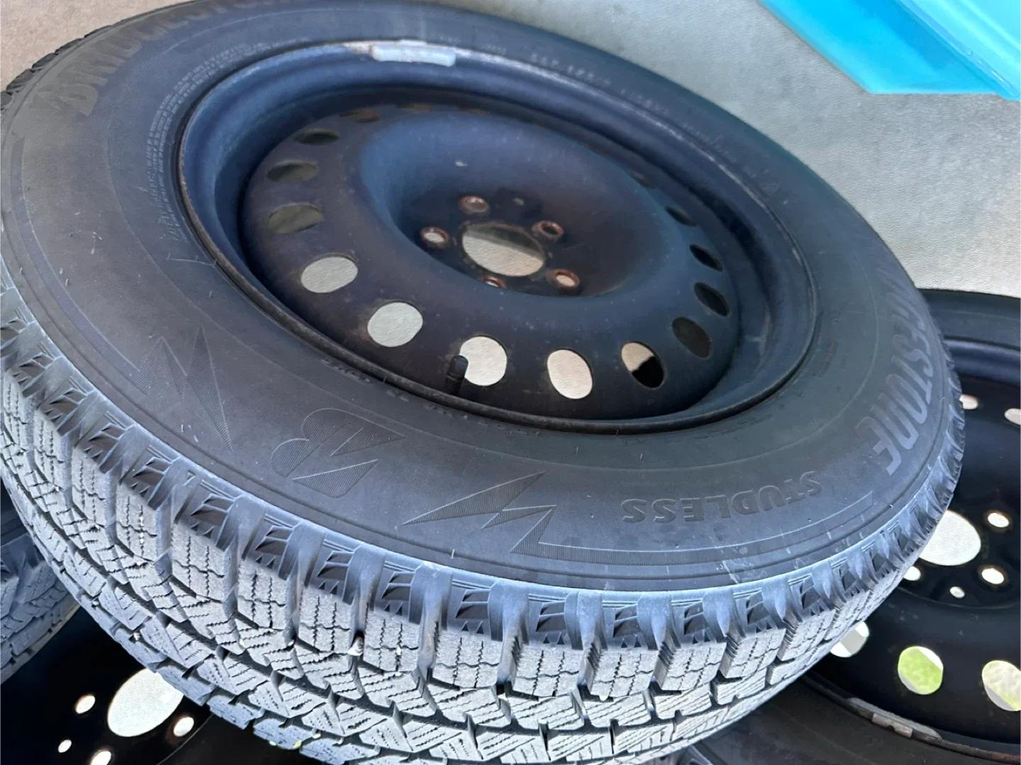 Rav 4 Bridgestone Blizzark winter Studless Winter Tires image indicator(2)