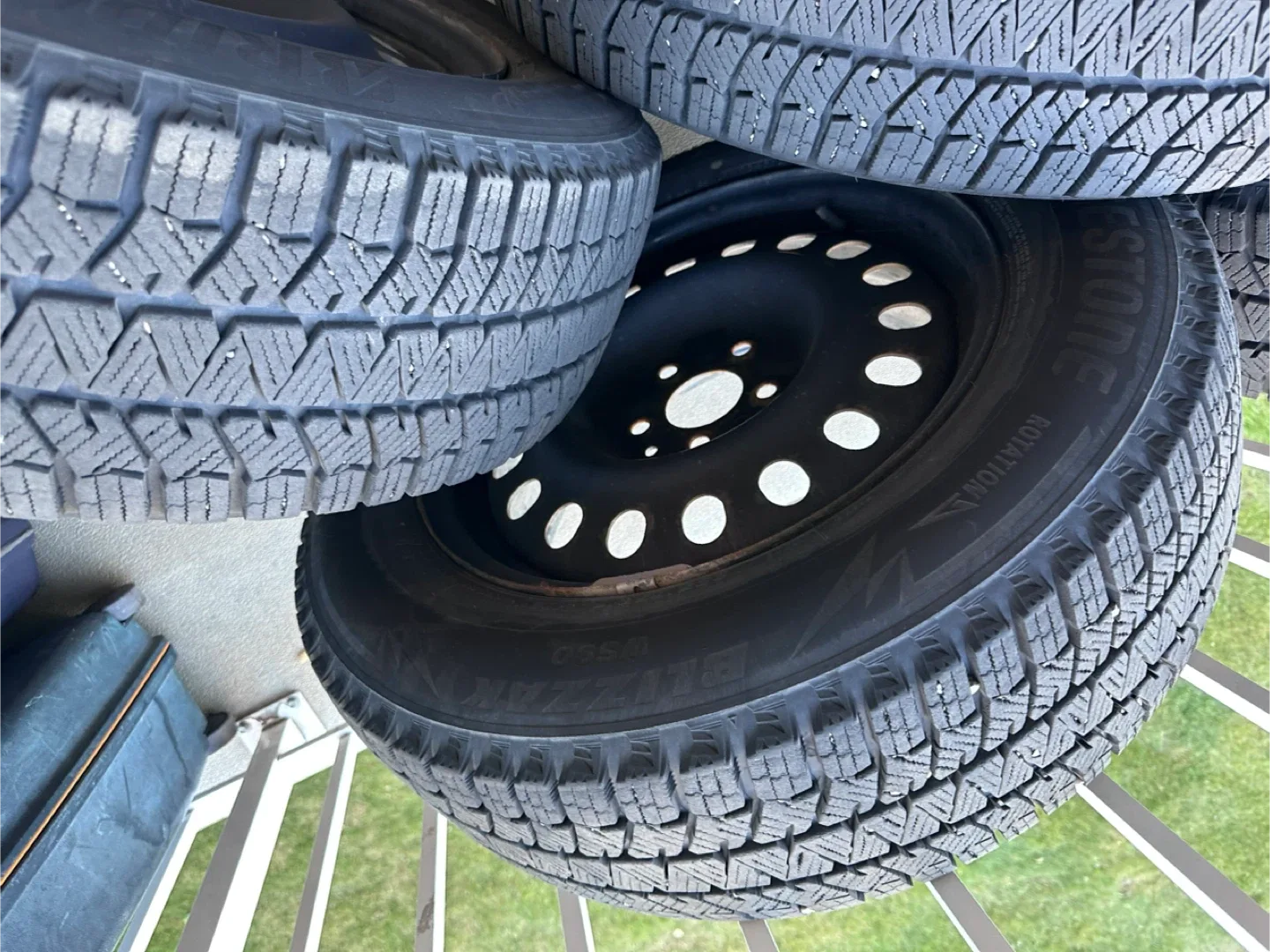 Rav 4 Bridgestone Blizzark winter Studless Winter Tires image indicator(3)