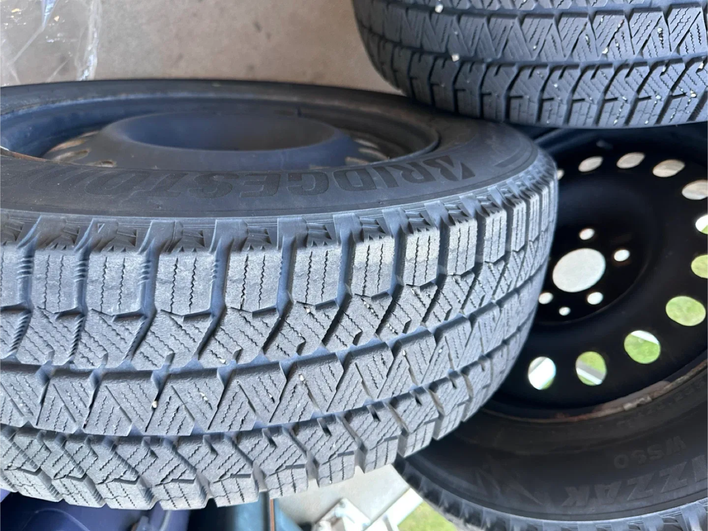 Rav 4 Bridgestone Blizzark winter Studless Winter Tires image indicator(4)