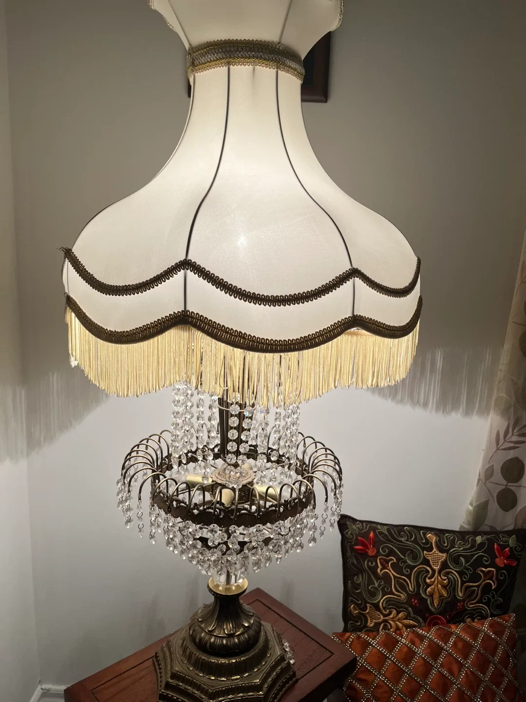 Swauroski Vintage Style Crystal Table Lamp image indicator(2)