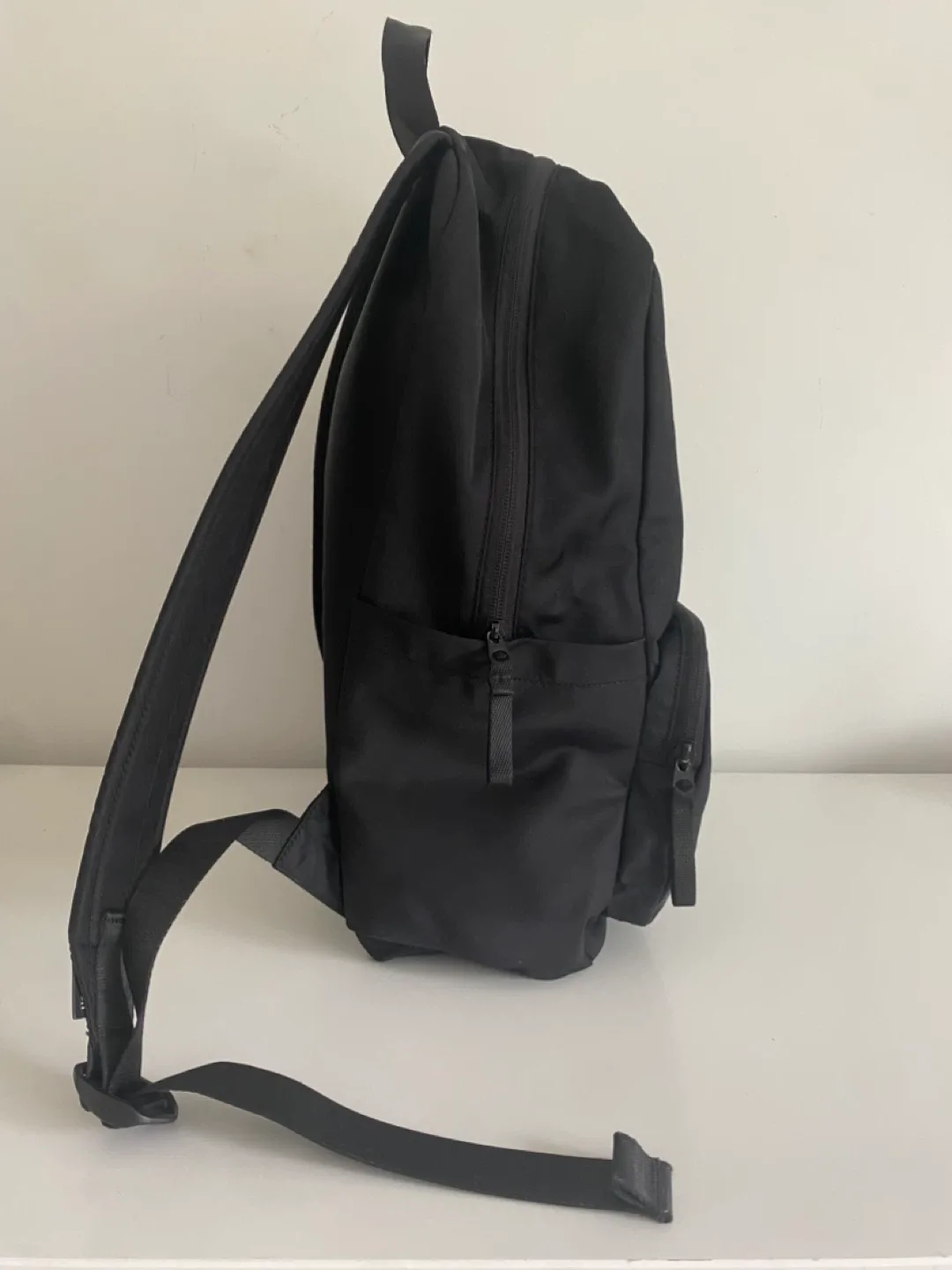Lululemon Black Everywhere Backpack image indicator(4)
