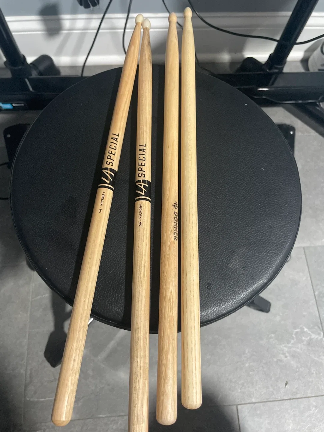 Donner Electronic Drum Set w/ Drumsticks image indicator(2)