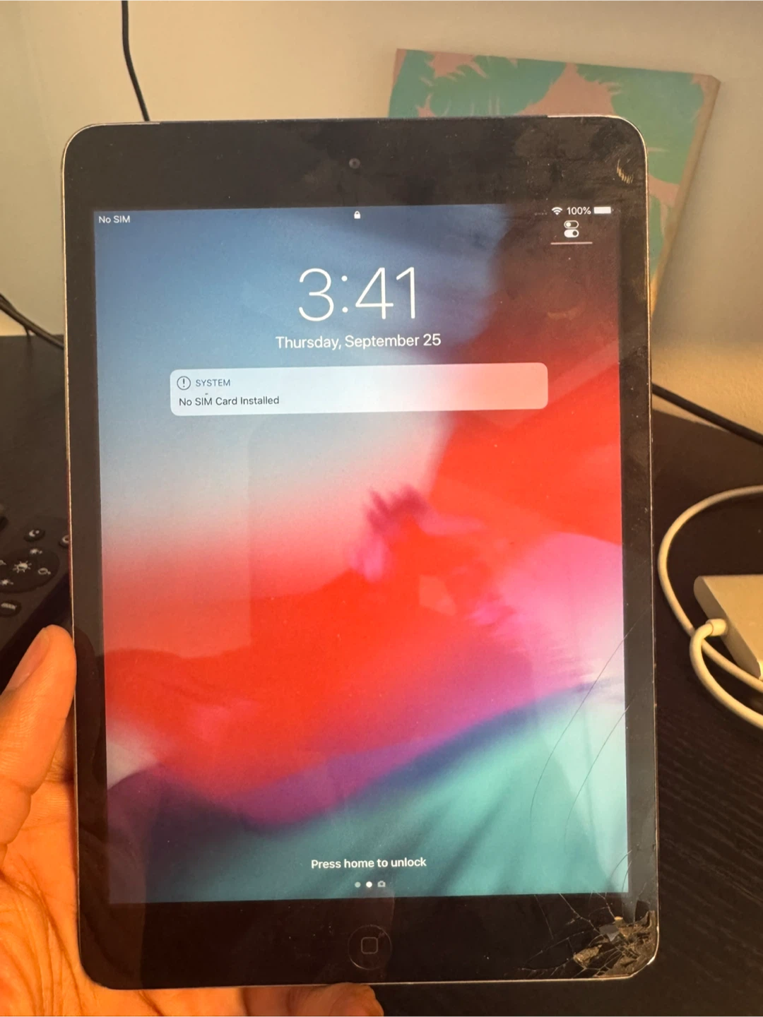 iPad Mini 2 - Crack at the bottom right (doesn’t affect screen)