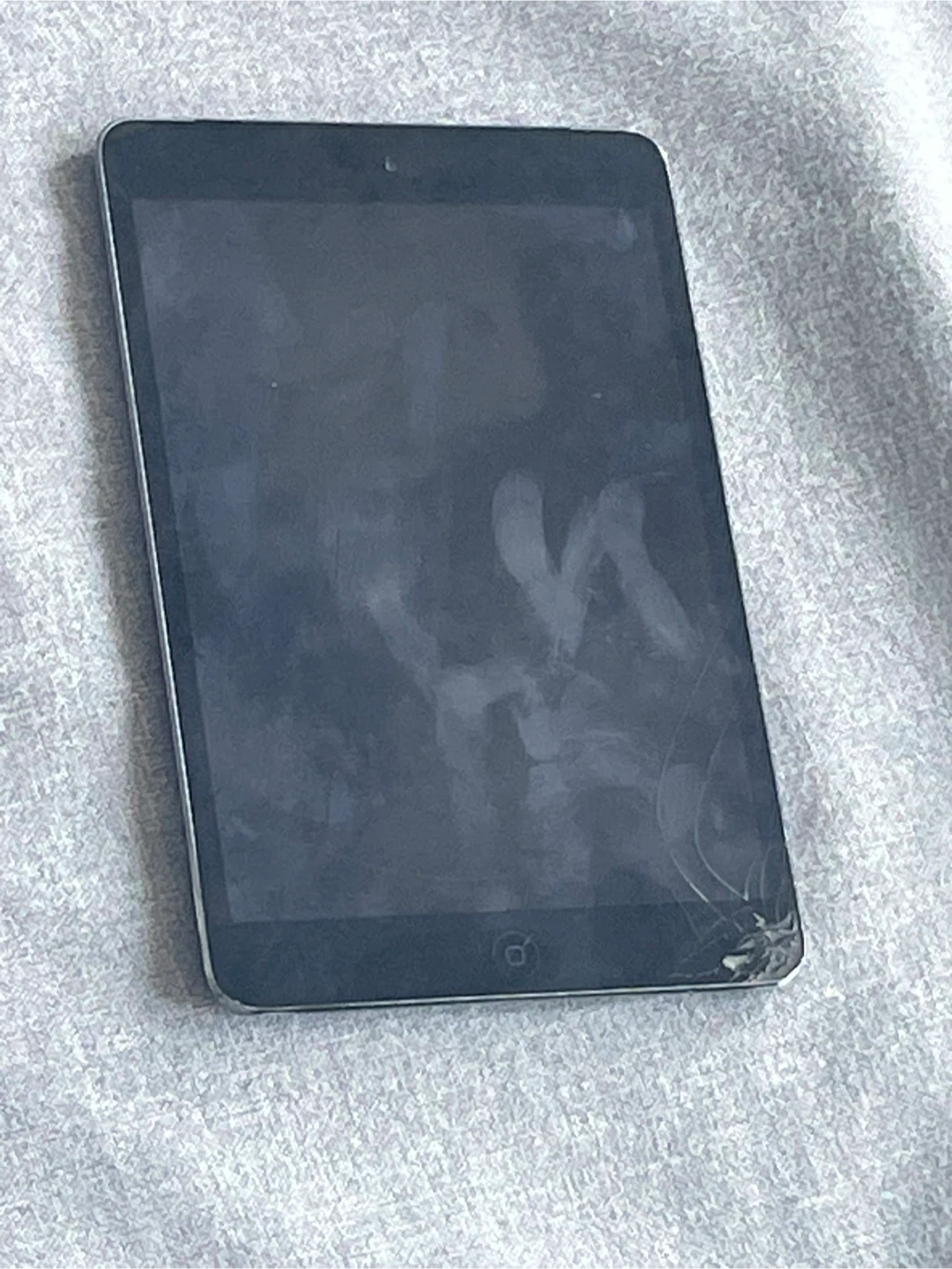 iPad Mini 2 - Crack at the bottom right (doesn’t affect screen) - photo 2
