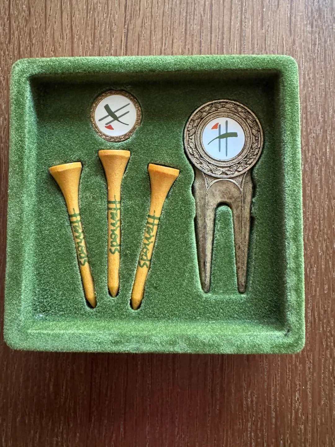 Harrods Golf Tee and Divot Tool Set thumbnail
