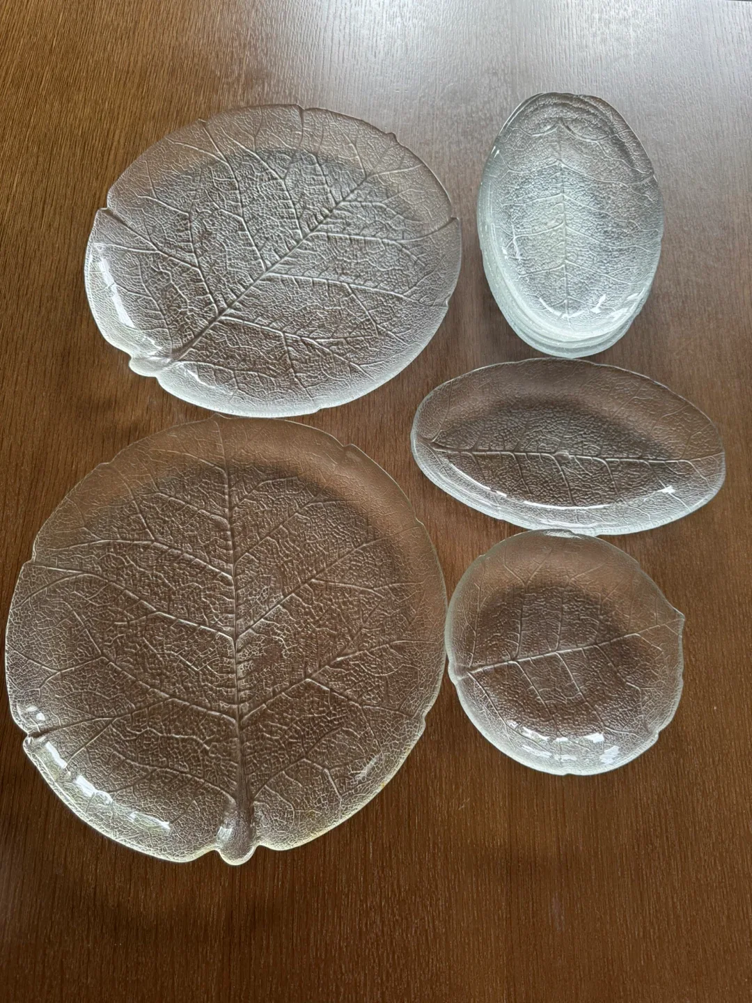 Leaf Patterned Glass Plates thumbnail