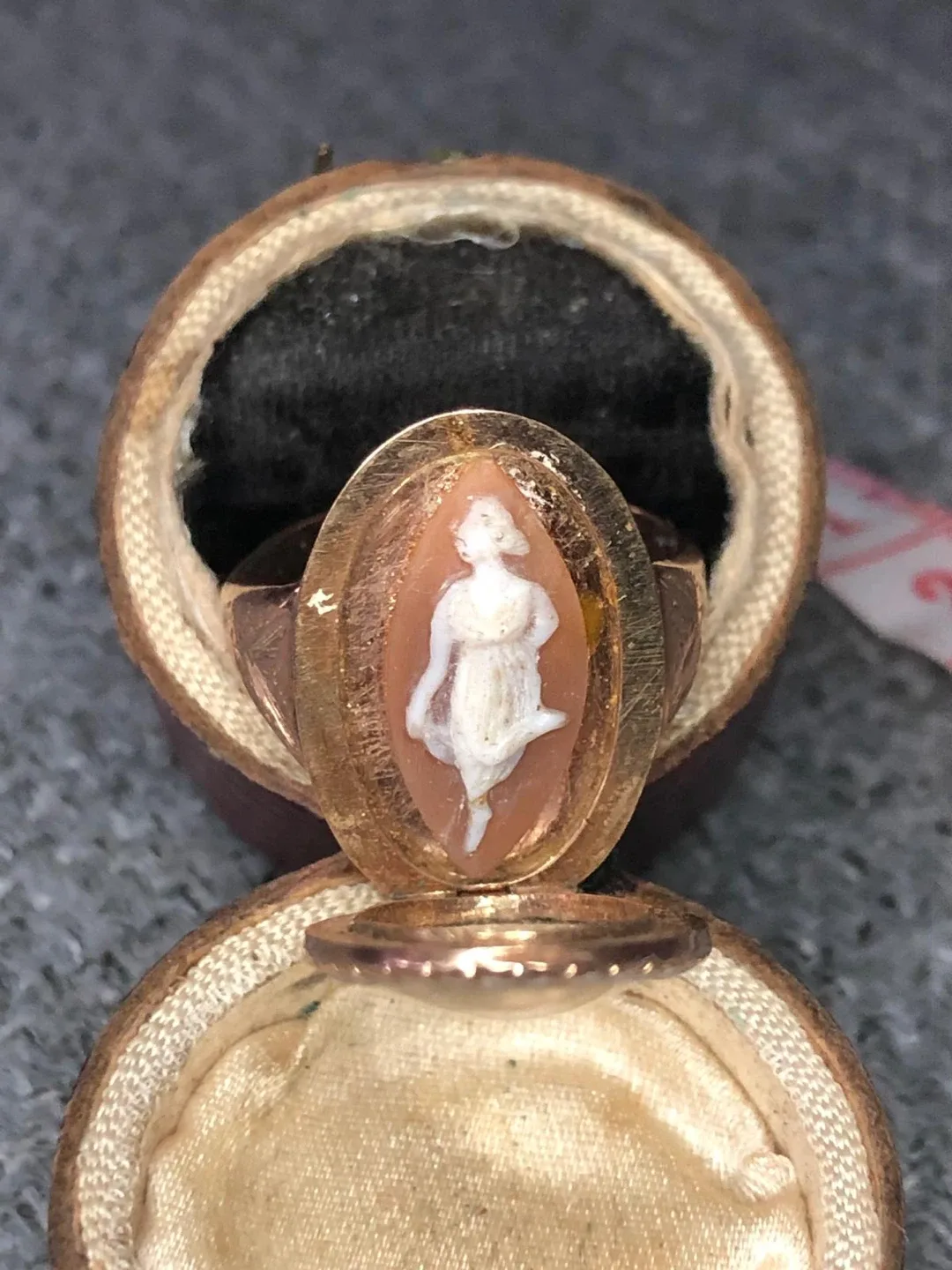 Vintage Cameo Ring in Gold 14 k Setting image indicator(6)