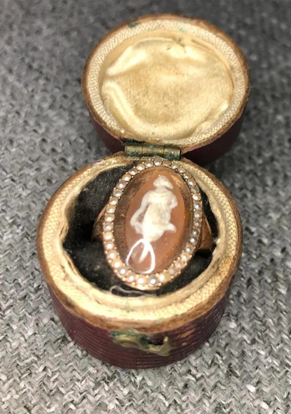 Vintage Cameo Ring in Gold 14 k Setting image indicator(2)
