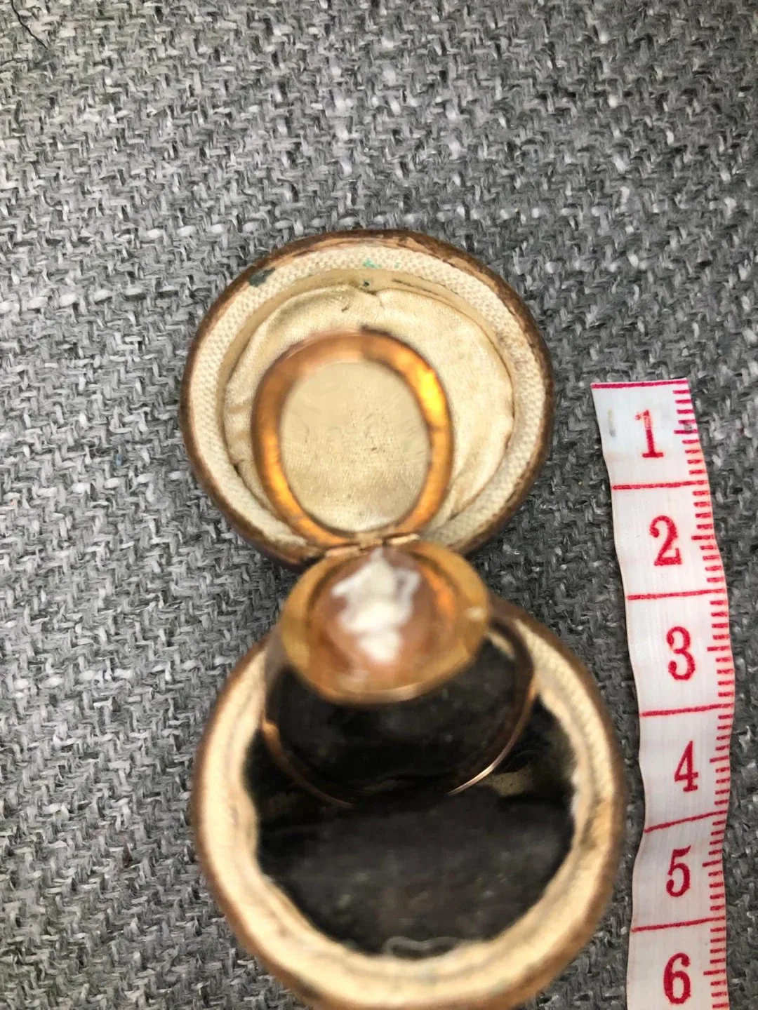 Vintage Cameo Ring in Gold 14 k Setting image indicator(3)