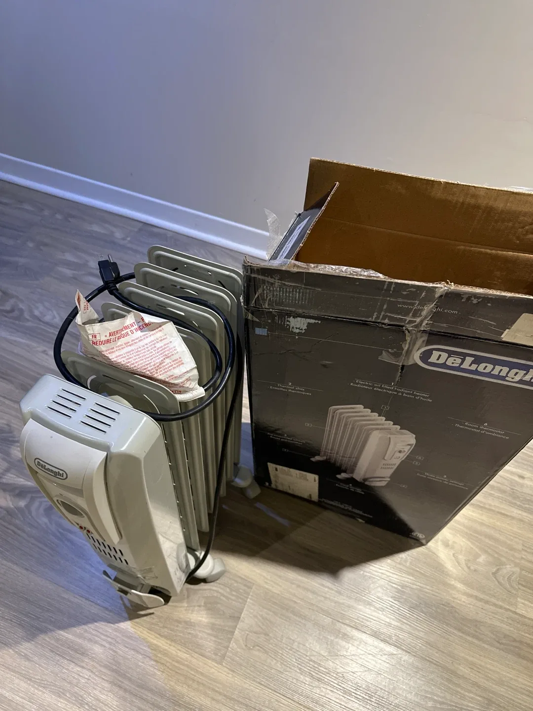 DeLonghi Electric Oil Filled Radiator Heater image indicator(10)