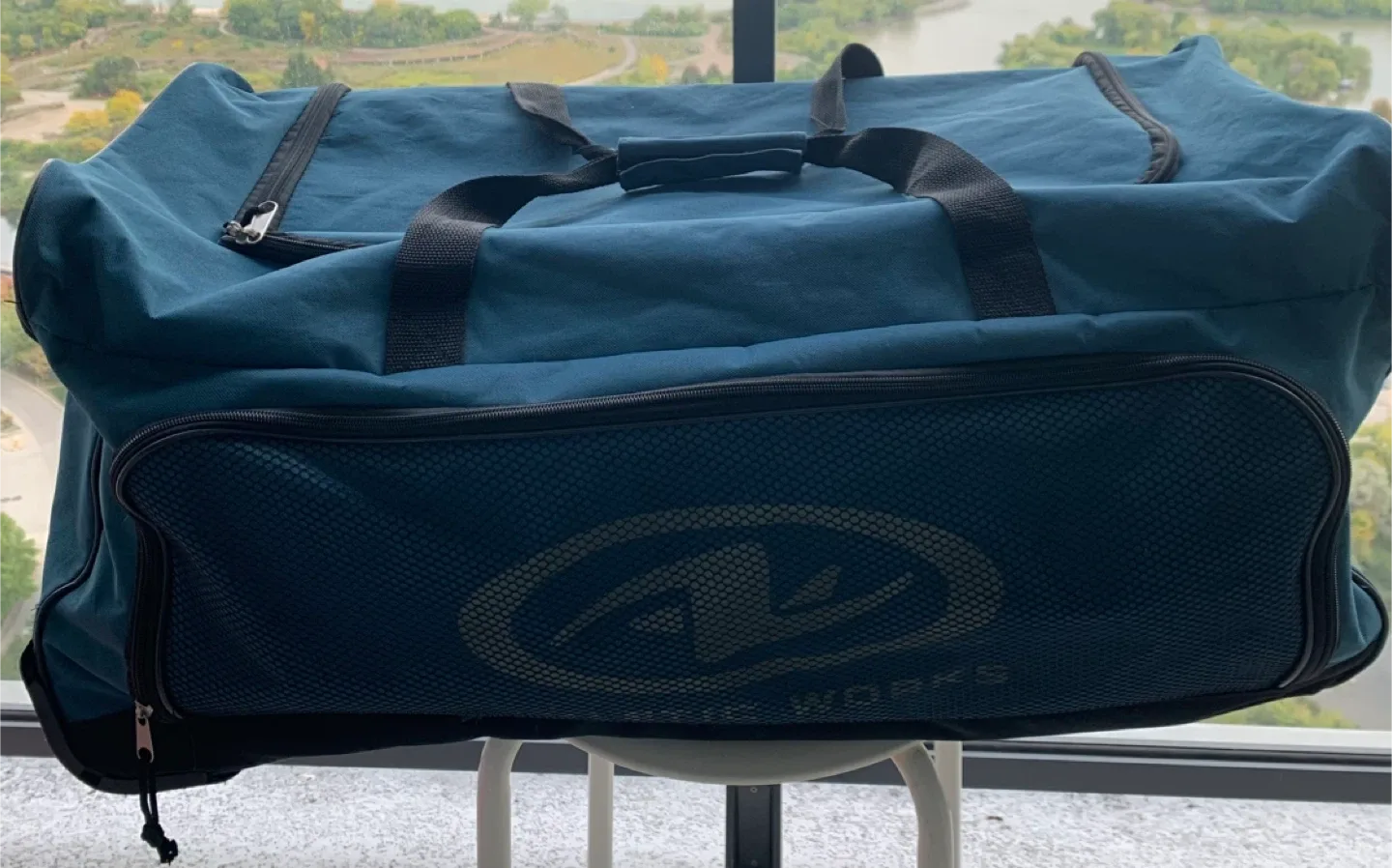 “Athletic Works” Rolling Duffle Bag image indicator(3)