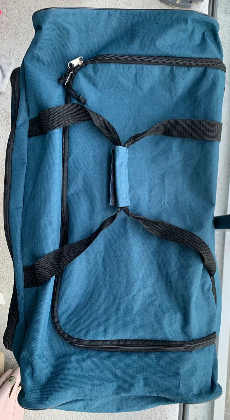 “Athletic Works” Rolling Duffle Bag image indicator(4)