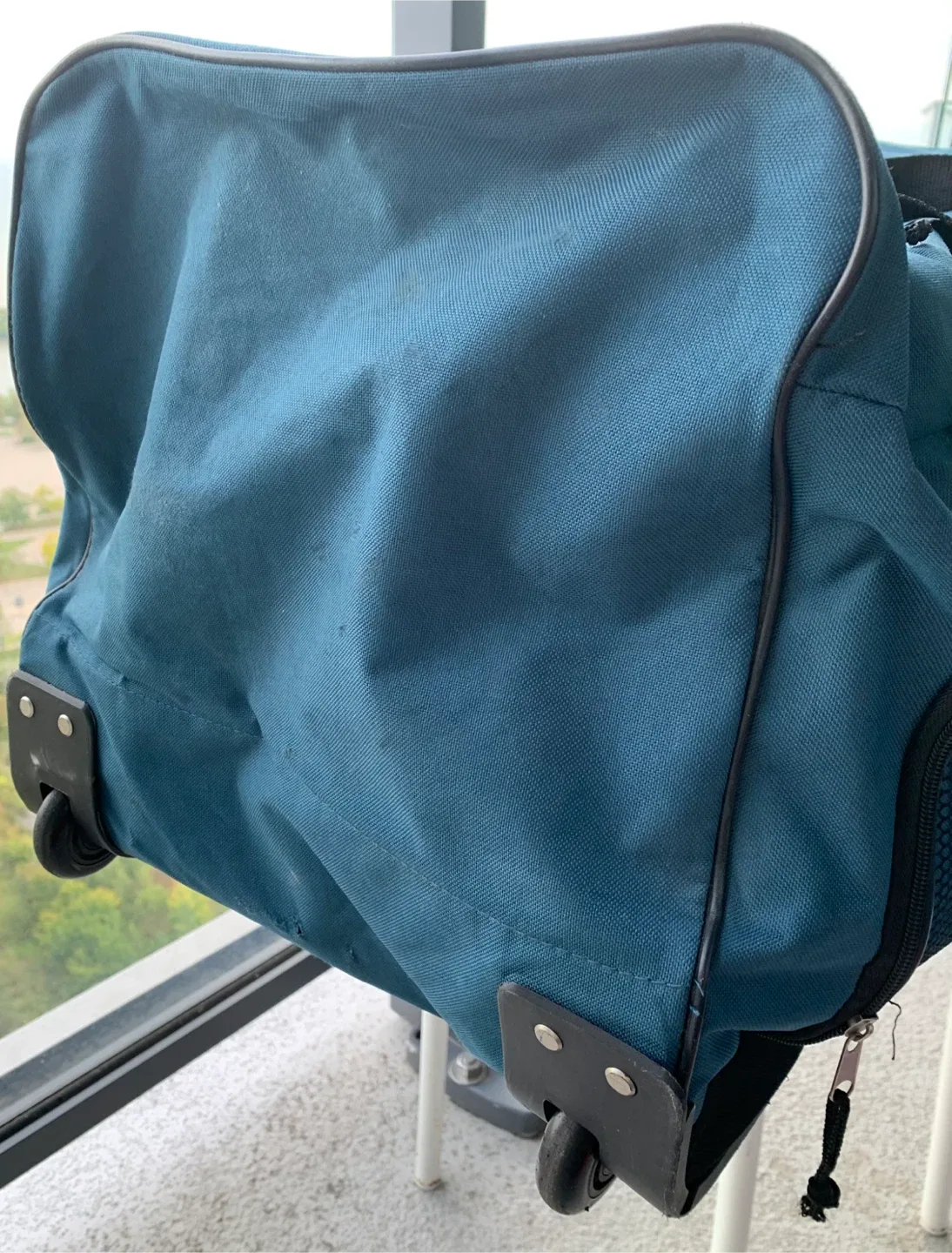 “Athletic Works” Rolling Duffle Bag image indicator(5)