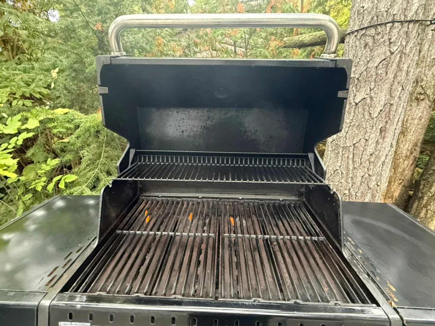 Sterling 4-Burner Propane BBQ Grill image indicator(6)