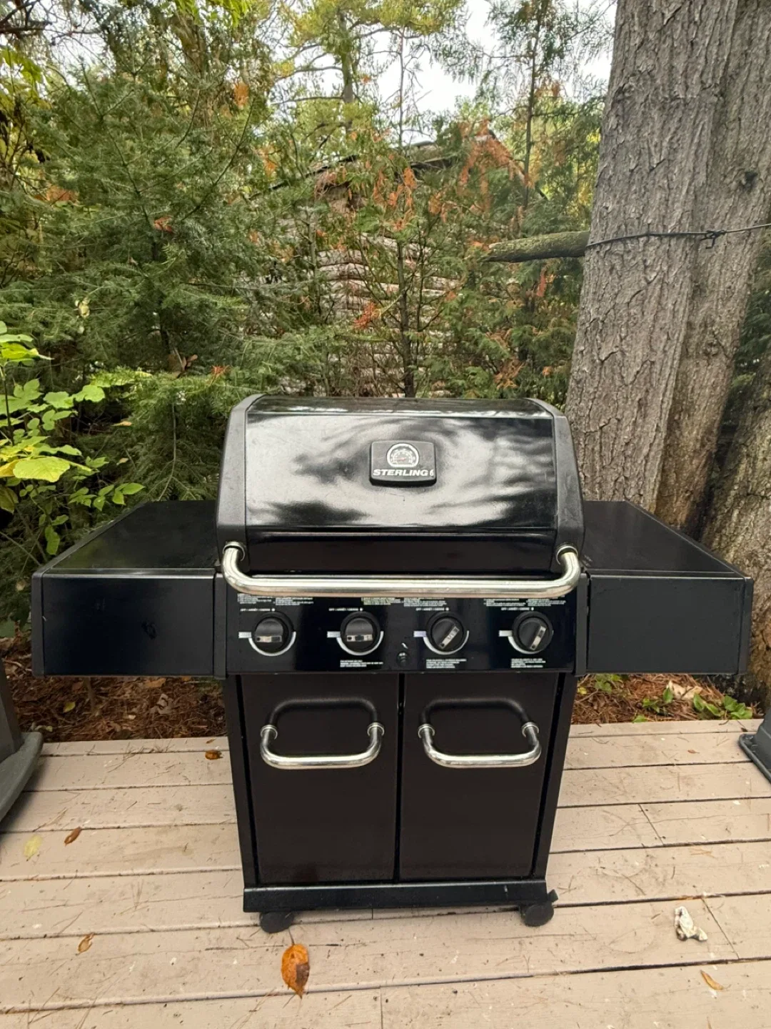 Sterling 4-Burner Propane BBQ Grill image indicator(4)