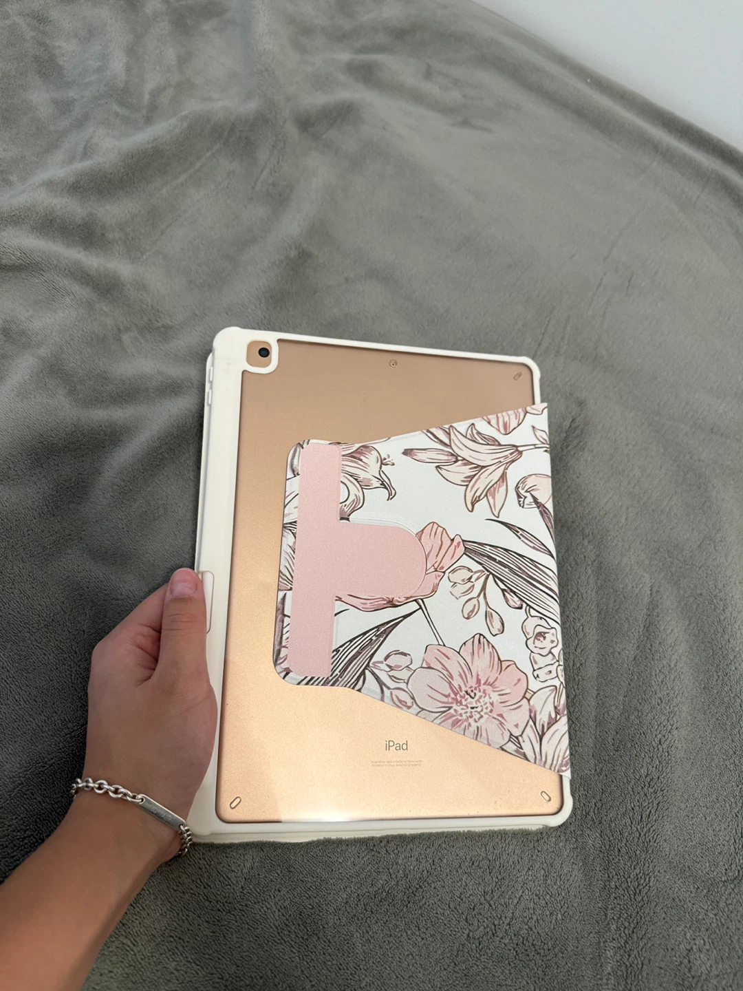 iPad 7th Gen 10.2” Wi-Fi (Model A2197) Color: Gold 128GB - photo 4