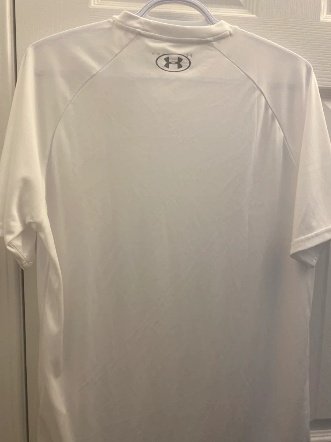 New Under Armour White T-Shirt - Size M image indicator(2)