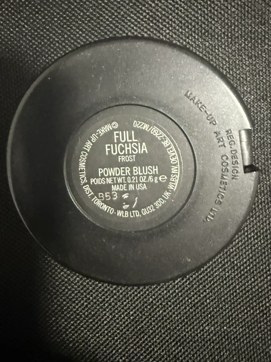 MAC Full Fuchsia Powder Blush image indicator(3)