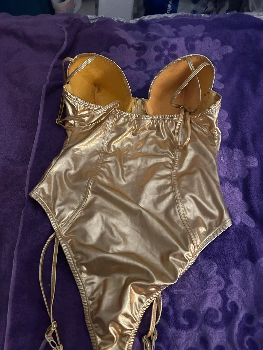 Gold Diva 80s pop madona inspiretion image indicator(5)