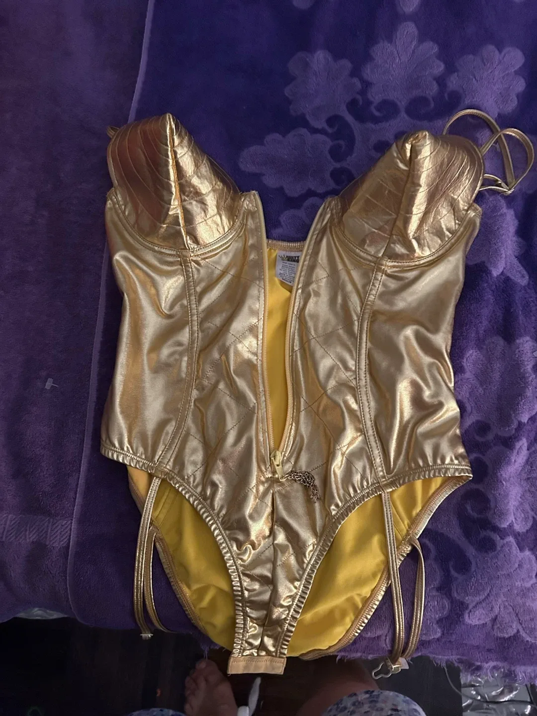 Gold Diva 80s pop madona inspiretion image indicator(4)