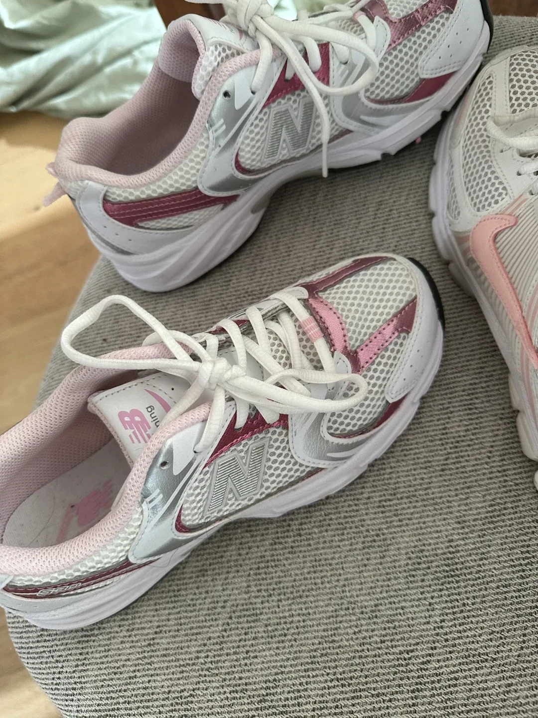 New Balance 530 White/Pink Women's Size 5 image indicator(3)