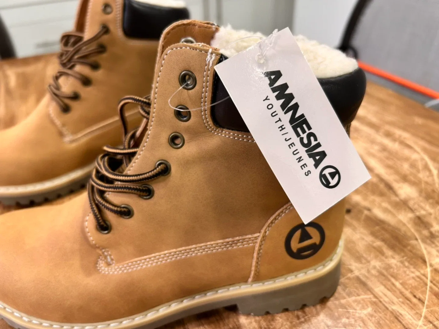 $ 30 only Amnesia Youth Tan Winter Boots - Size 4 image indicator(5)