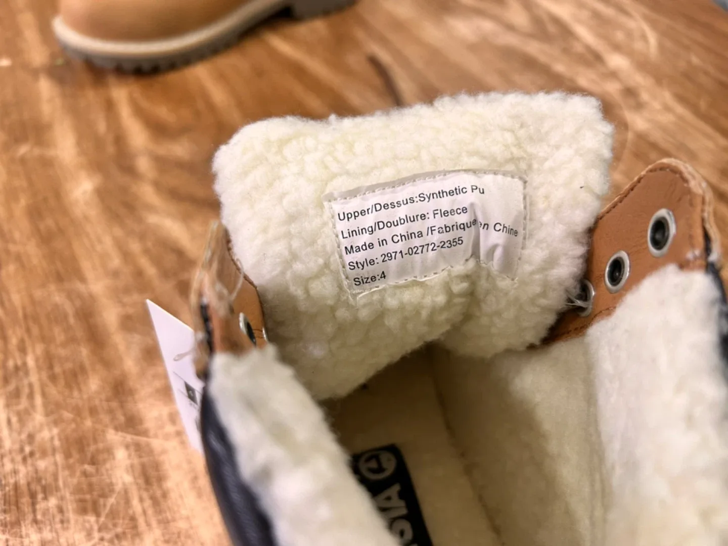 $ 30 only Amnesia Youth Tan Winter Boots - Size 4 image indicator(10)