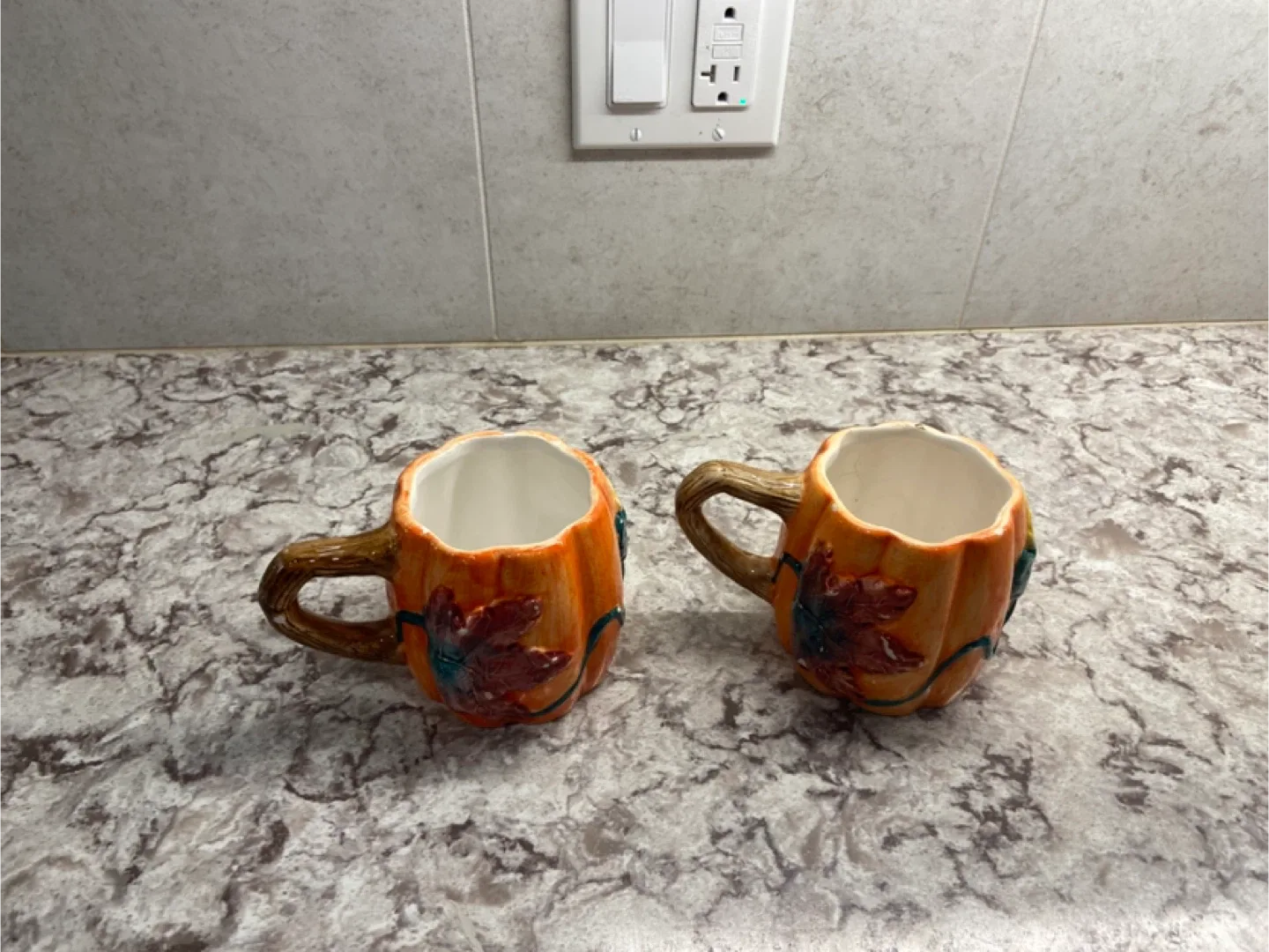 2 pumpkin mugs image indicator(2)