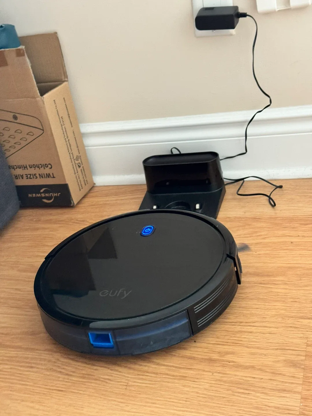 Eufy RoboVac - Black image indicator(3)